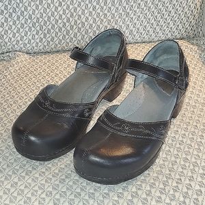 Black Leather Women's Shoes